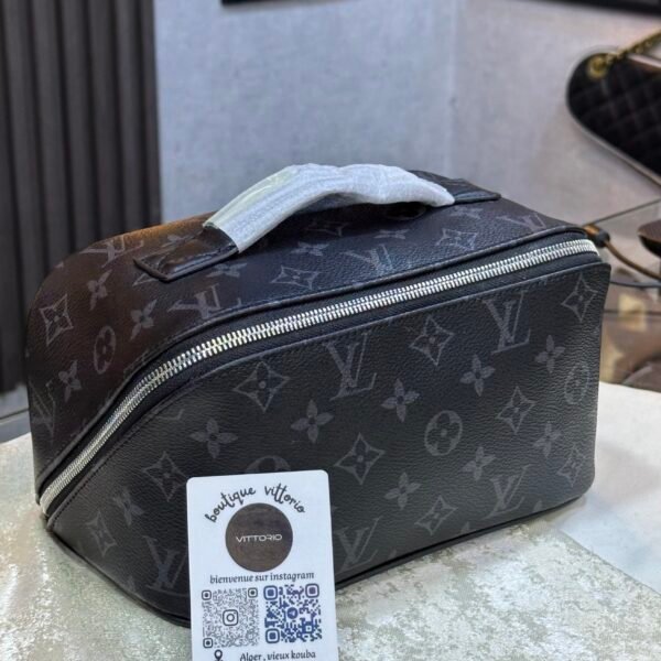 Trousse de toilette triple A